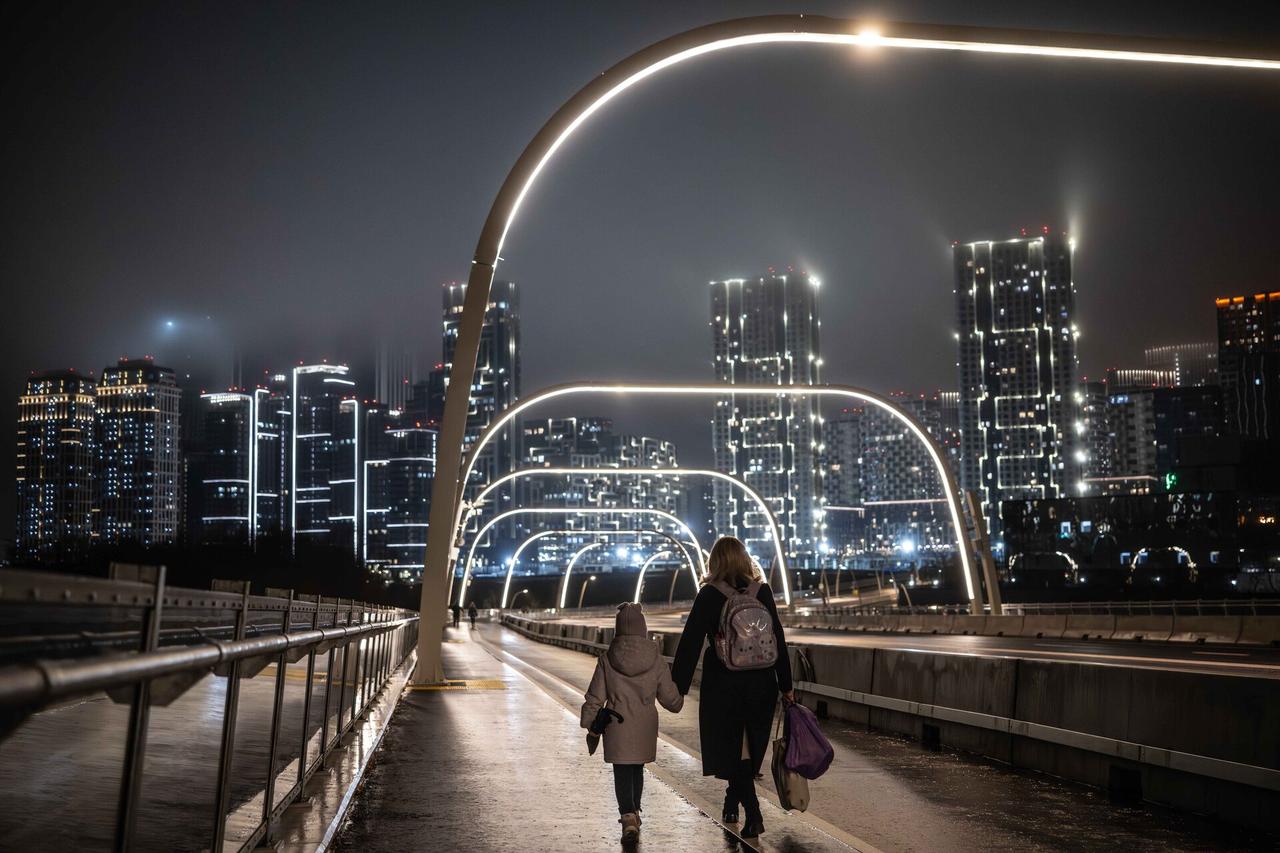 Жители Москвы оценили уличную подсветку