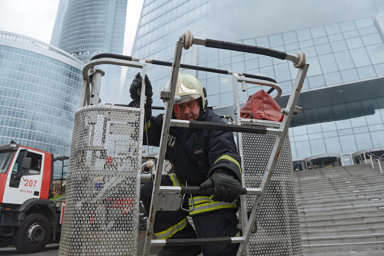 Почти 30 человек эвакуированы после возгорания в кафе в «Москва-Сити»