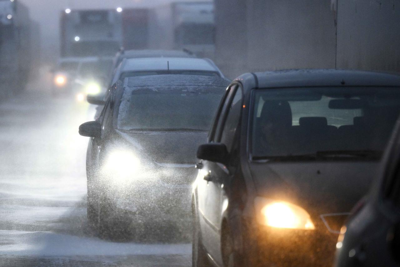 Московских водителей призвали к «зимней манере» вождения
