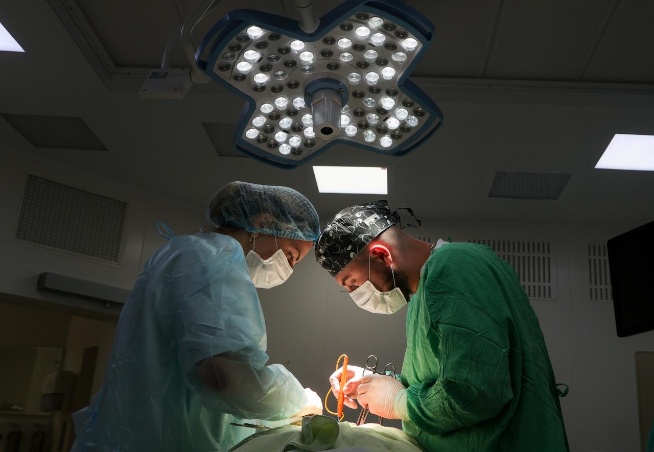 Подмосковные врачи помогли годовалому ребенку с иглой в промежности