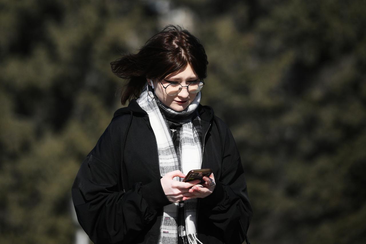 Россияне назвали онлайн-чтение новостей ежедневным ритуалом