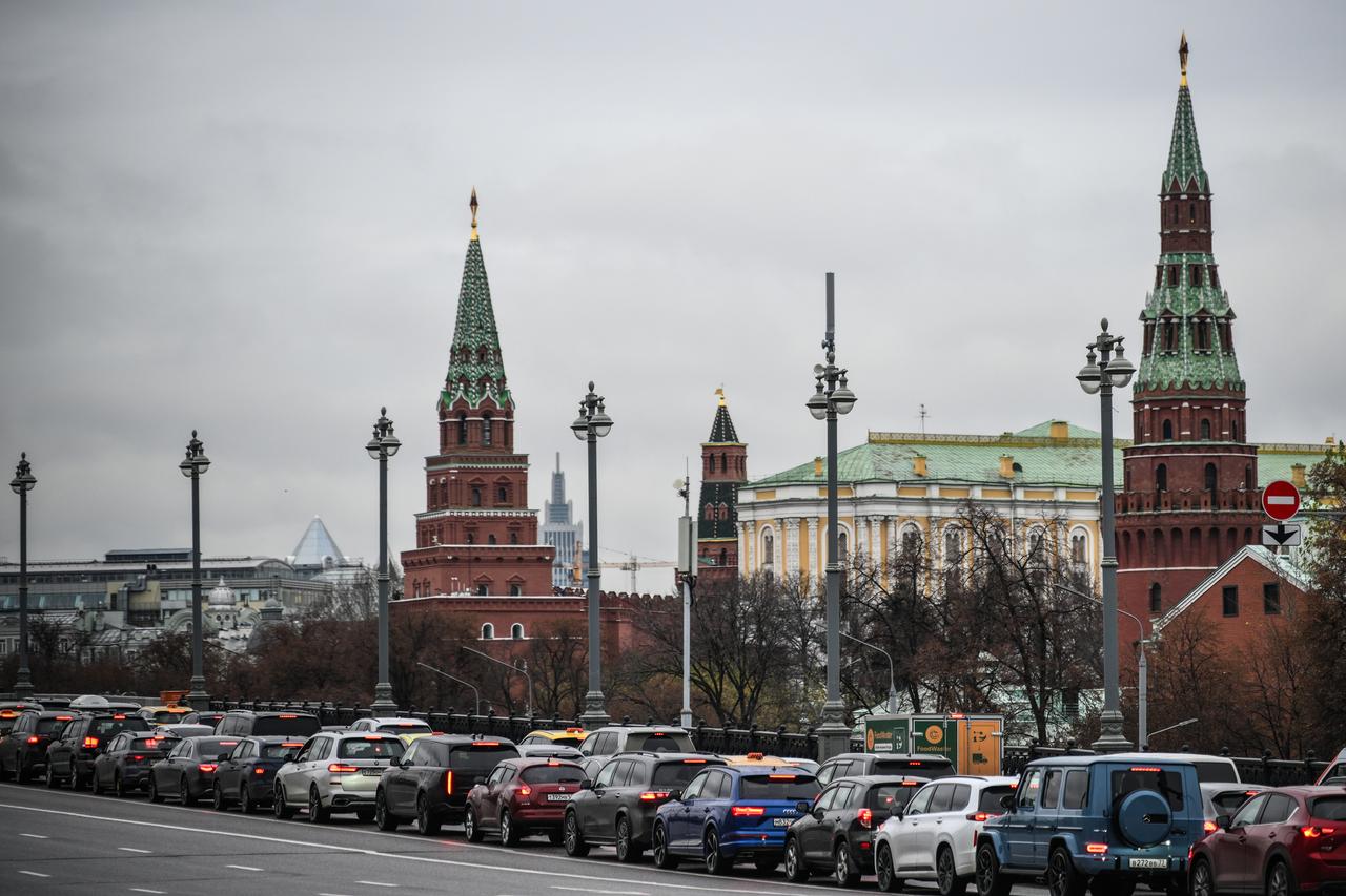 Москвичей призвали забыть про машины на неделю и пересесть на метро