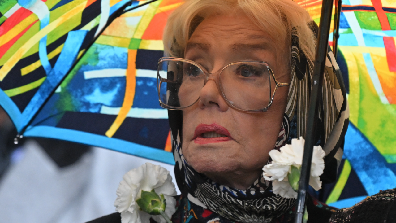 Вера Алентова