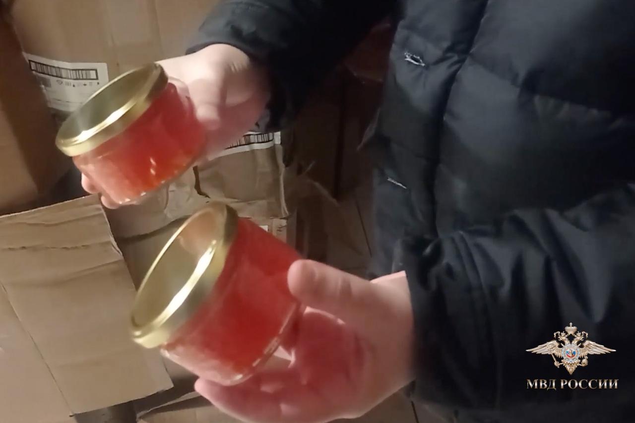 В Подмосковье бизнесмены решили заработать на новогоднем деликатесе и поплатились