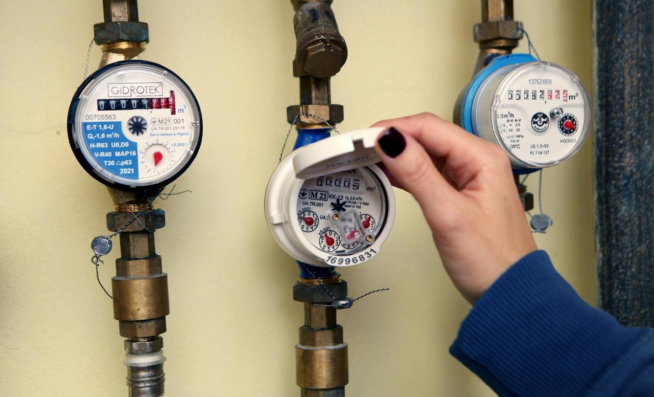 Москвичам посоветовали временно не впускать домой «коммунальщиков»