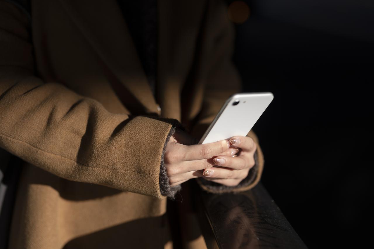 Москвичка под видом экстрасенса похитила телефон у мужчины