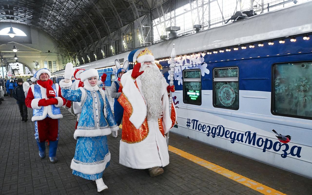 Поезд Деда Мороза прибыл в Москву на два дня