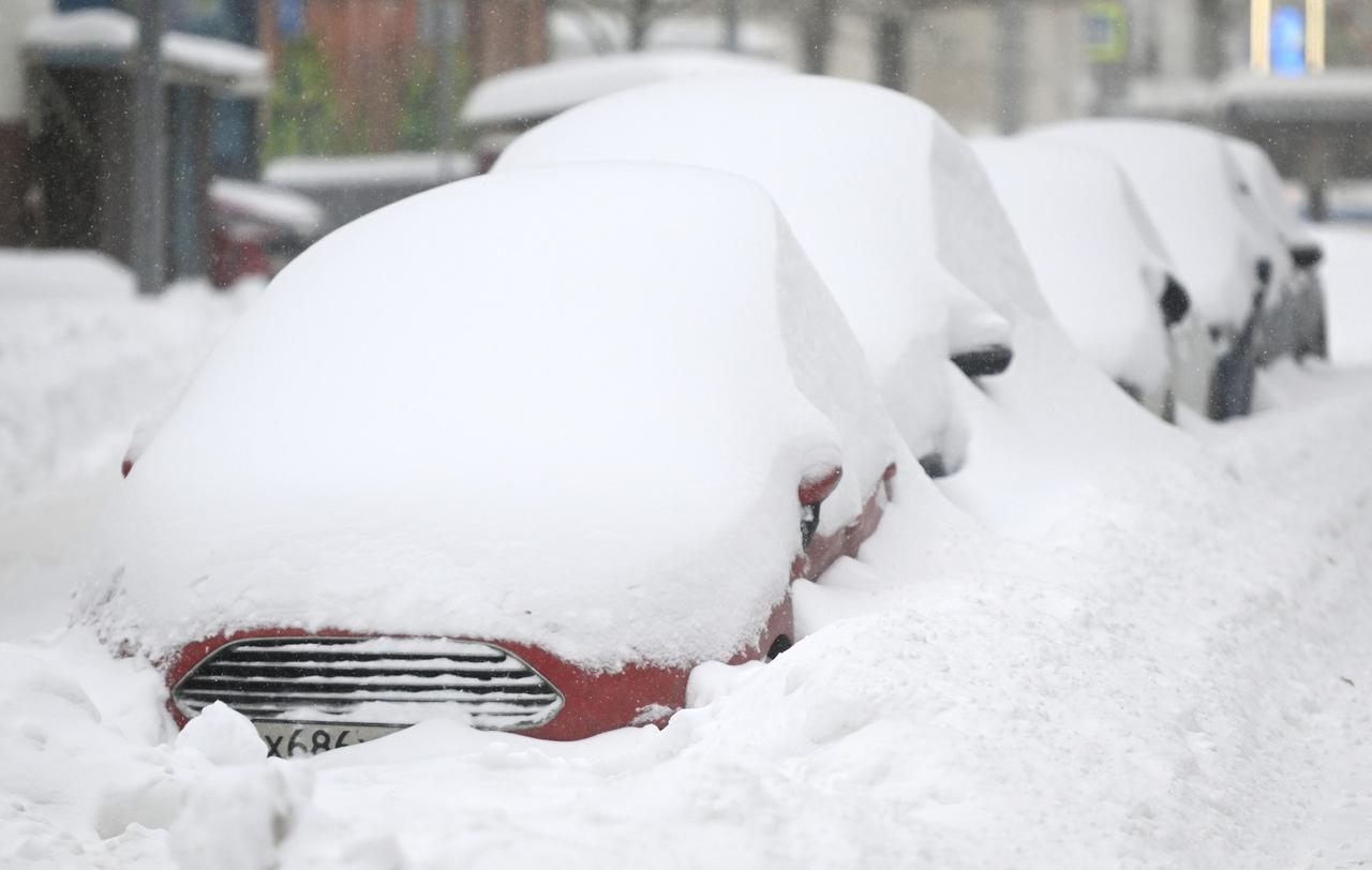 Высота сугробов в Москве превысила климатическую норму