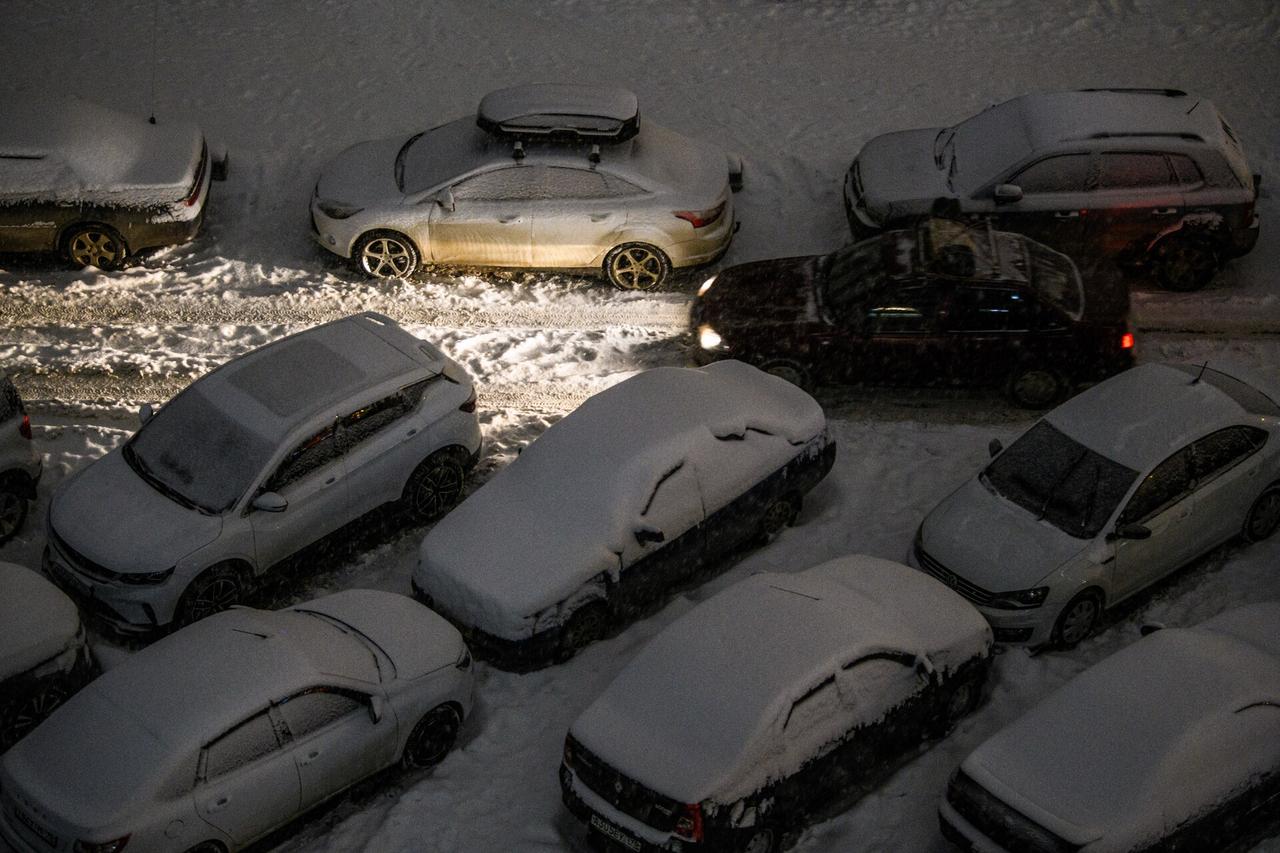 Москвичка нашла необычный способ застолбить за собой парковочное место