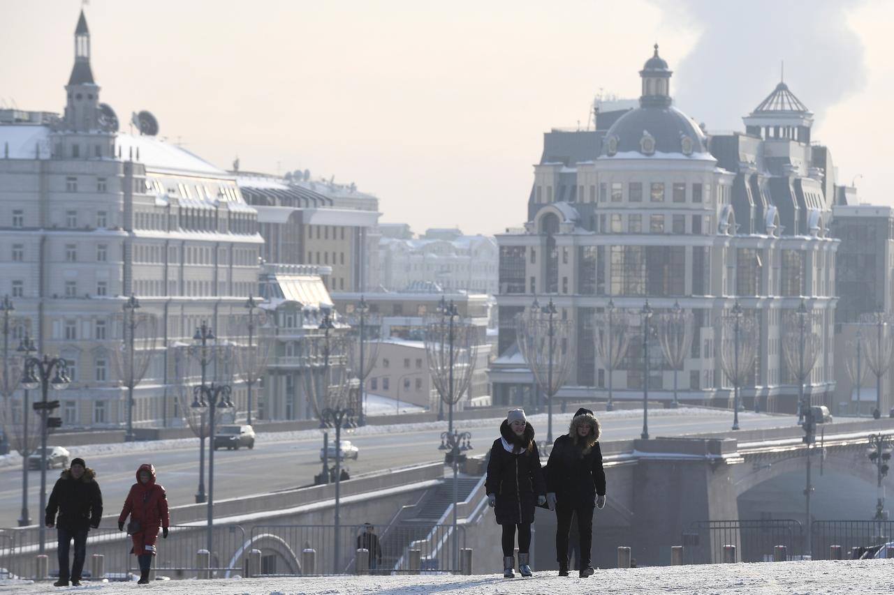 Морозы могут ударить по головам москвичей