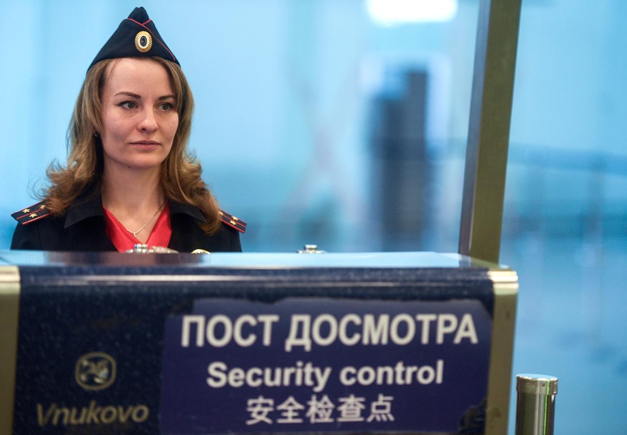 Прибывшую из Грузии женщину задержали в Москве из-за крупной суммы валюты