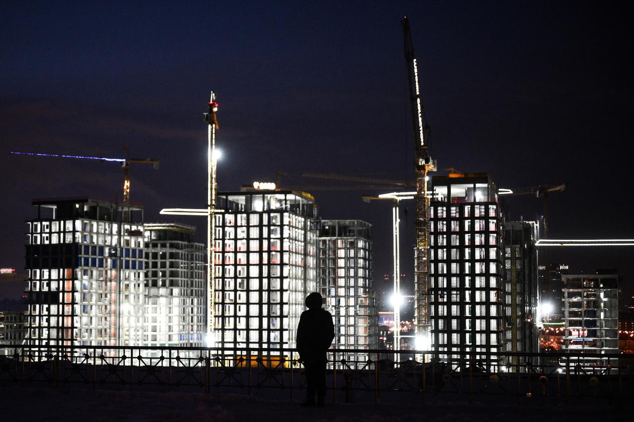 Жители Москвы сообщили о ярком свечении в небе