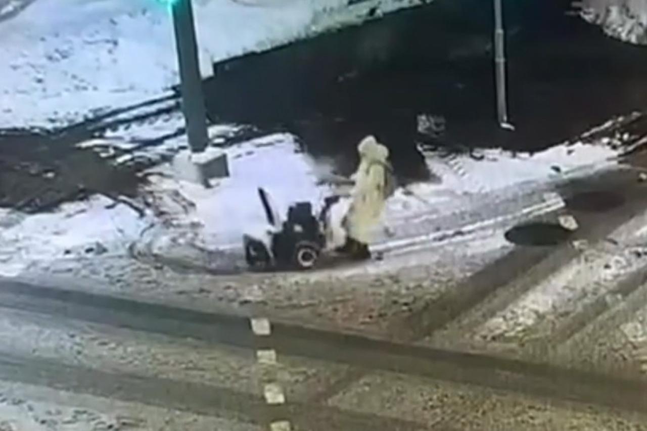 Москвичка угнала снегоуборочную машину и попалась