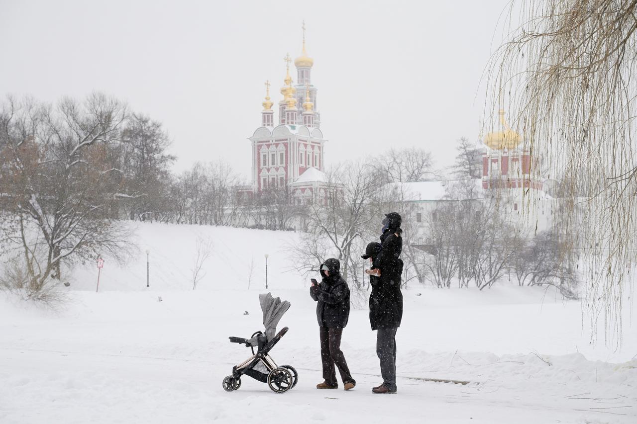 Москвичей предупредили о камчатских снегопадах