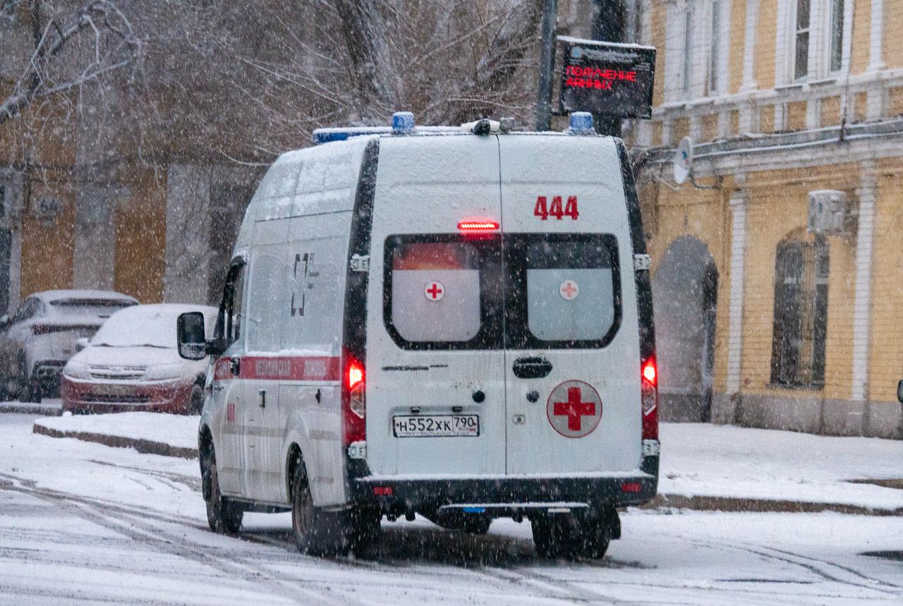 В Подмосковье машина сбила девочку на санках
