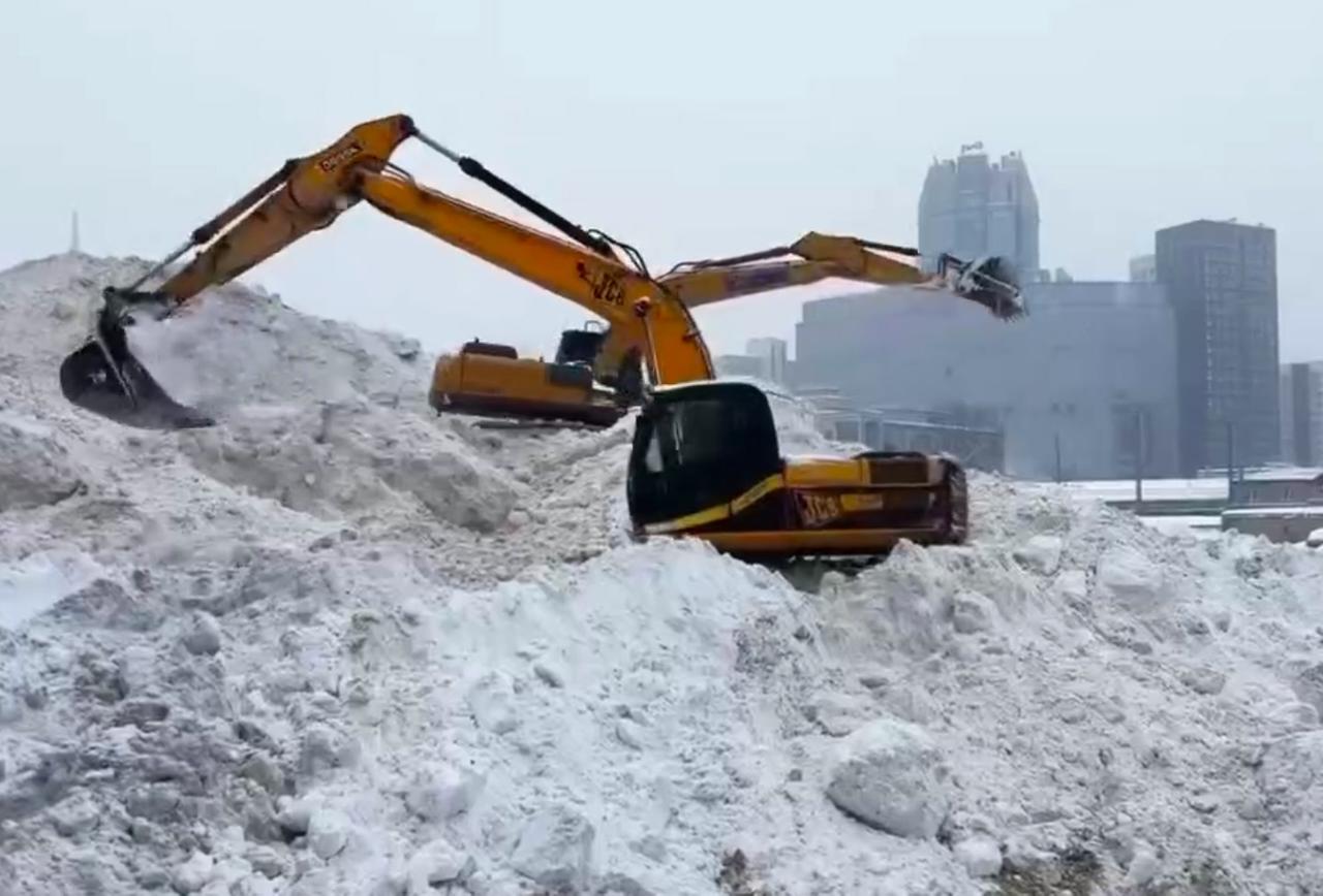 Гигантскую дюну создали в центре Москвы