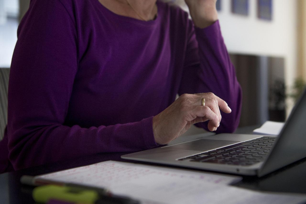 Московских пенсионеров обучат нейросетям и продажам в интернете