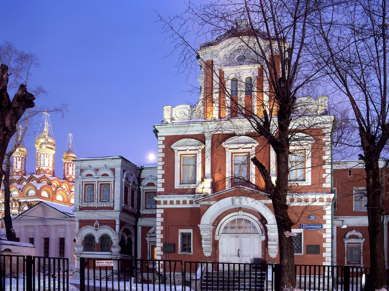 В Москве на Берсеневской набережной нашли клад из серебряных монет