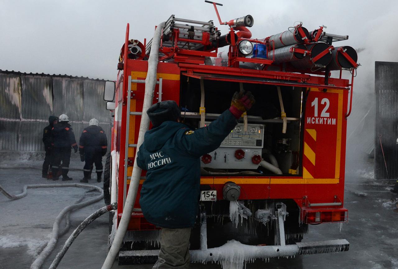 Люди оказались заблокированы в горящем в Москве хостеле