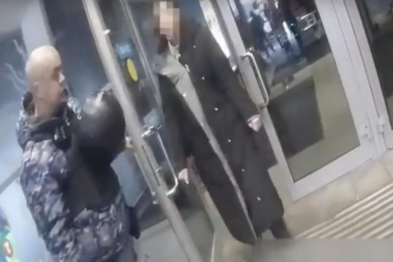 В московском аквапарке задержали грозившую покончить с собой пьяную женщину