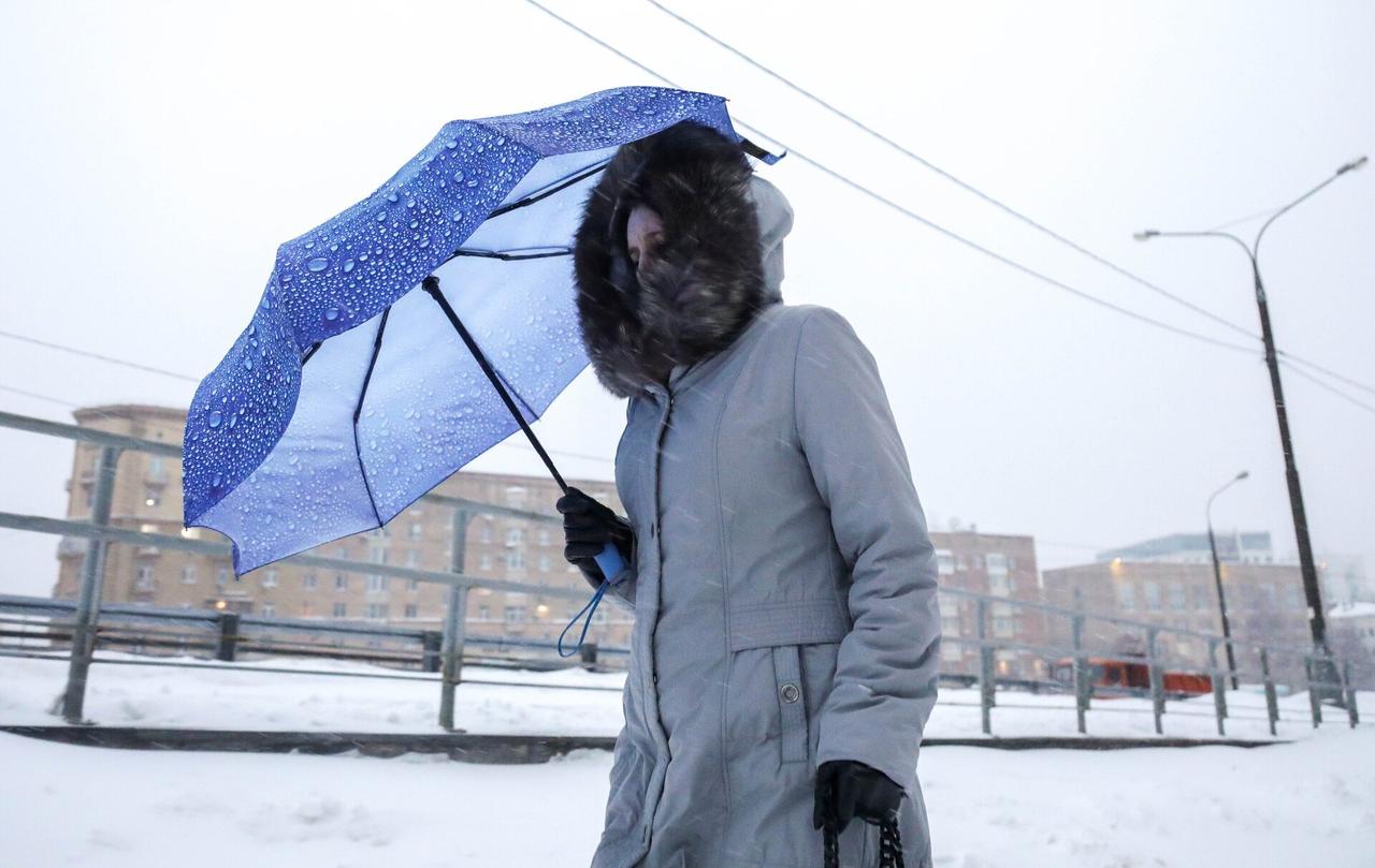 Москвичам пообещали мокрые выходные