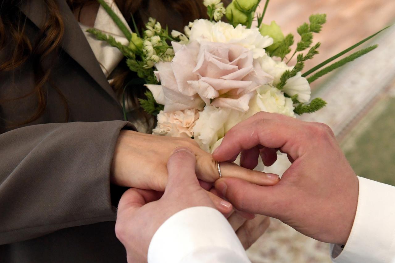 Более 700 пар в Москве заключили брак в зеркальную дату