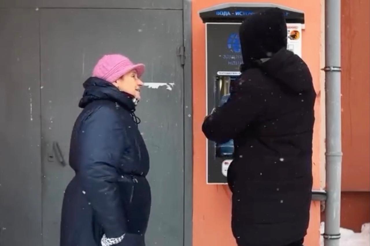 Пенсионерка из Москвы поразила нигерийца вопросами про «герлфренд» и богатство