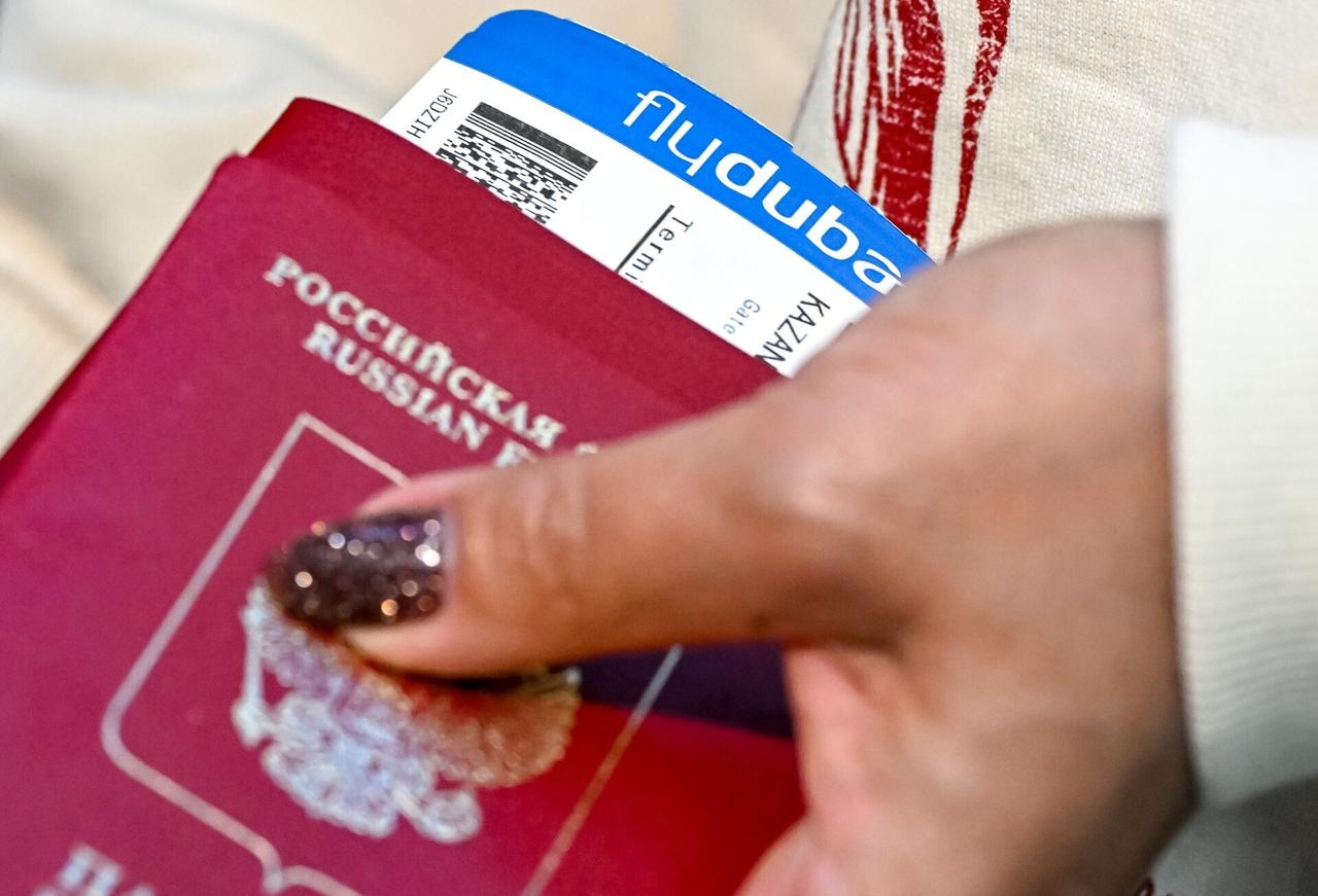 Первый за трое суток самолет из Дубая совершил посадку в Москве