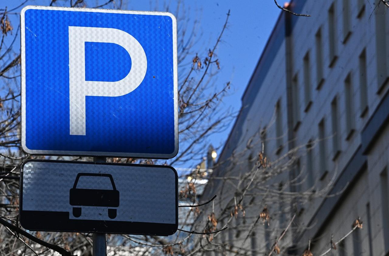 Москвичам пообещали бесплатную парковку