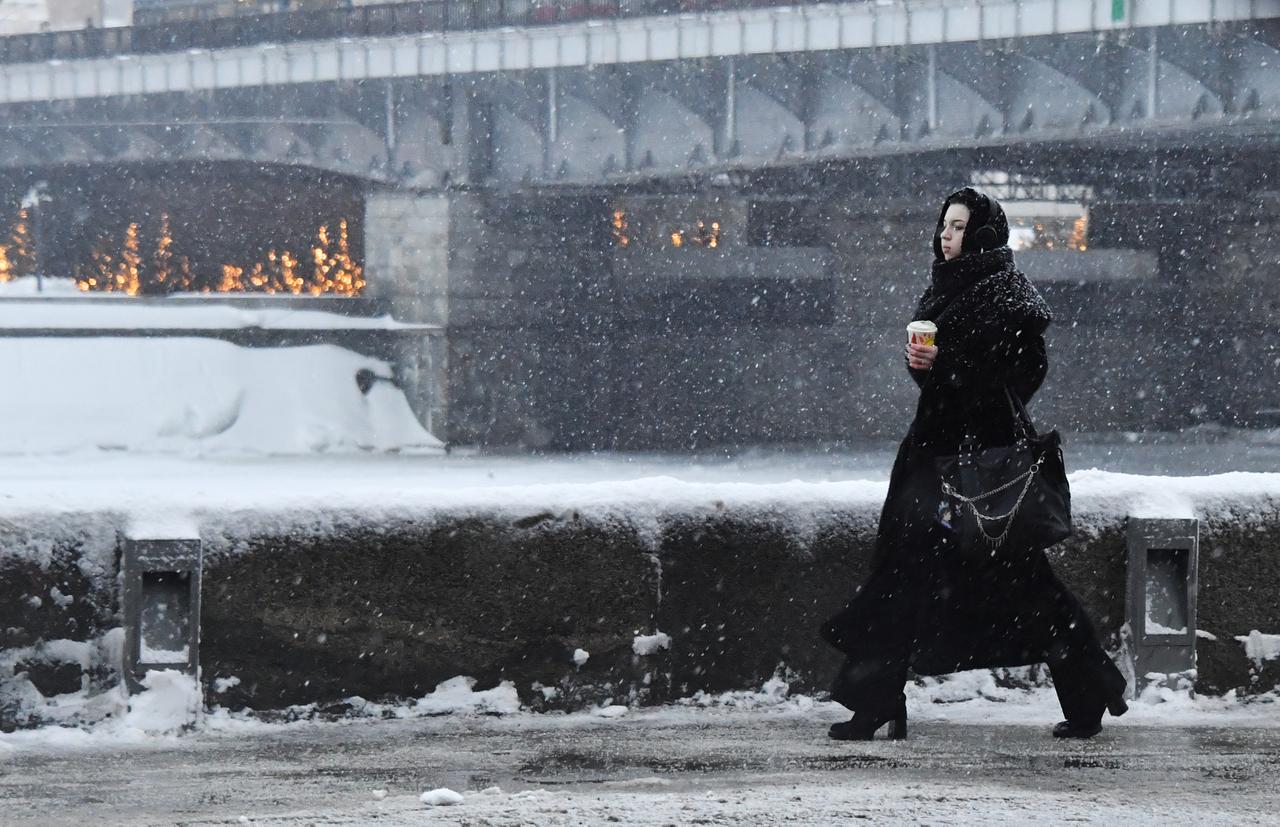 Москвичей предупредили о снегопадах в праздничные выходные