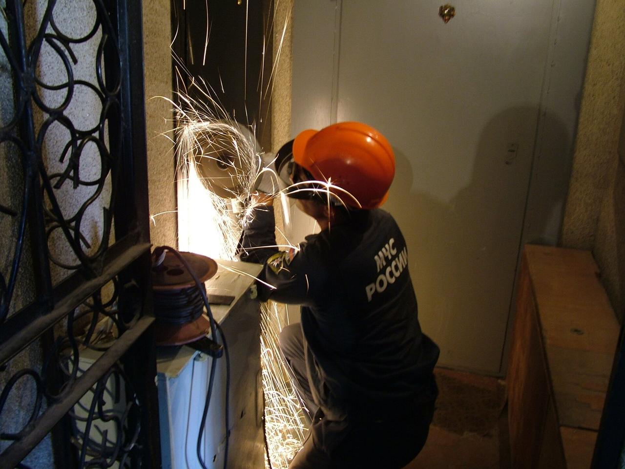 Жительница Подмосковья вызвала спасателей из-за крепко уснувшего сына