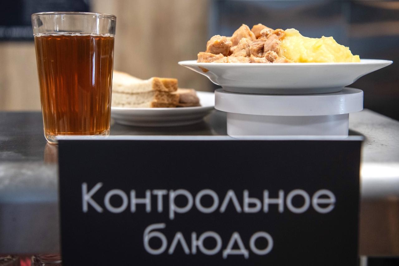 Ученики московской школы пожаловались на симптомы отравления