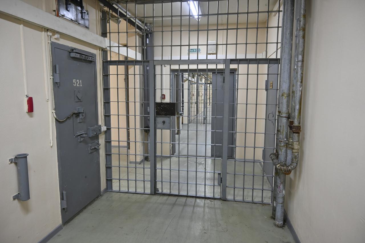 Москвичам пригрозили тюрьмой за подглядывание за соседями