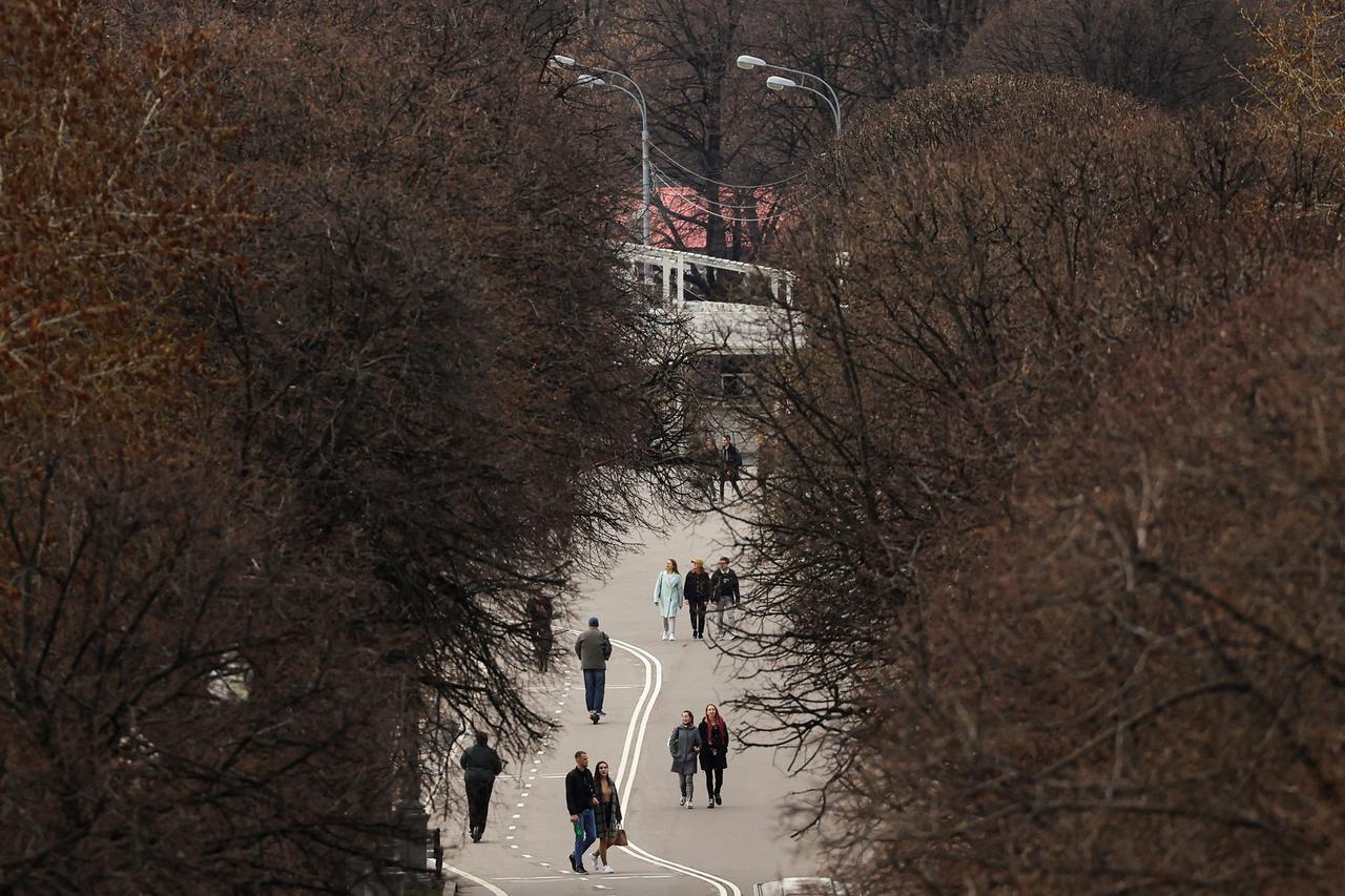 Москвичам пообещали неделю аномально теплой погоды