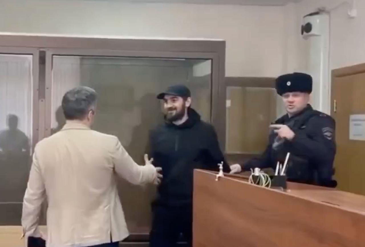 Осквернившему памятник в Москве бойцу ММА вынесли приговор