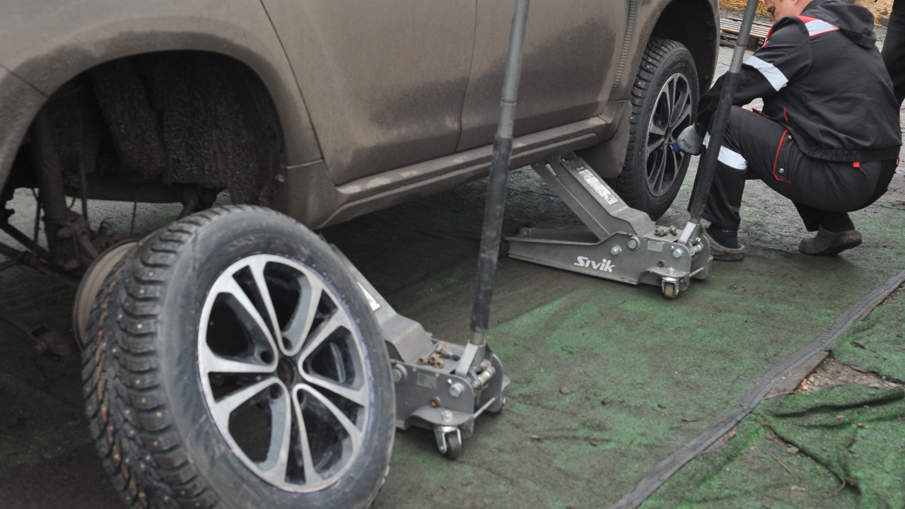 Москвичам рассказали, когда можно менять шины с зимних на летние