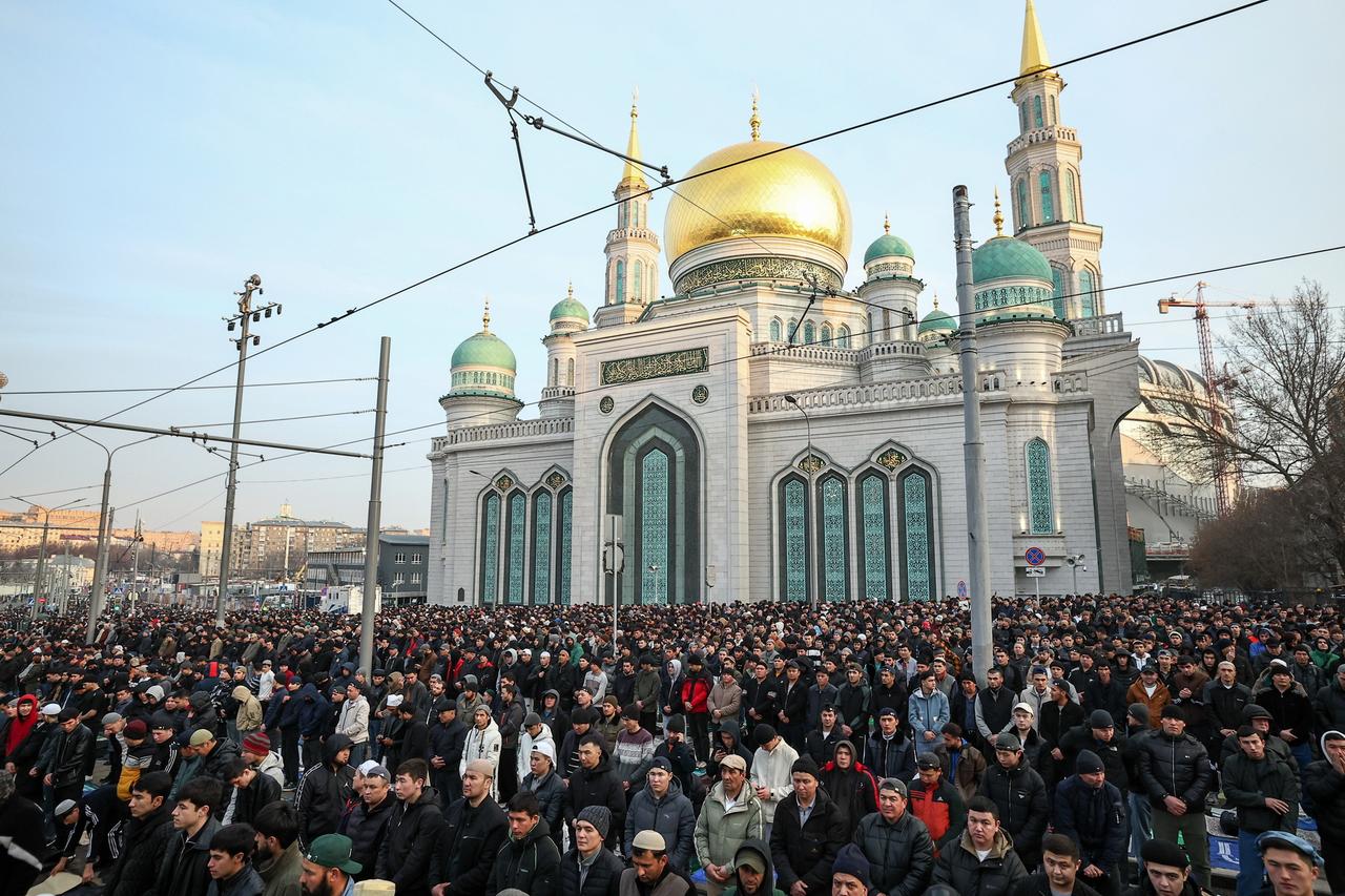 В Москве перекрыли несколько улиц и изменили режим работы метро из-за Ураза-байрама