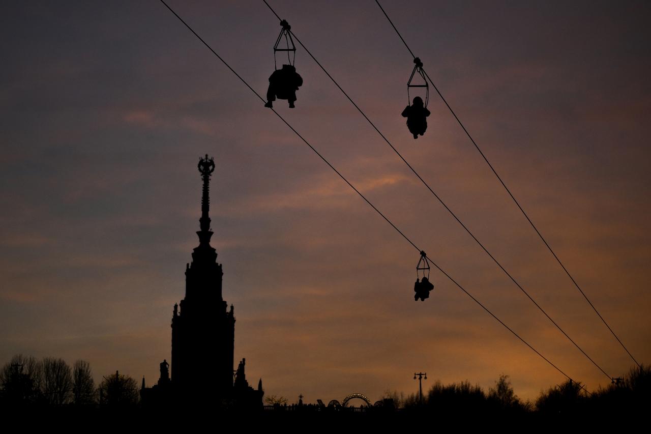 Москвичей предупредили о приостановке работы канатной дороги на Воробьевых горах