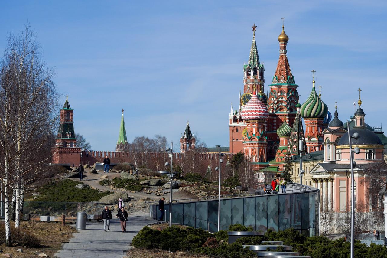 Температура воздуха в Москве в понедельник превысит норму