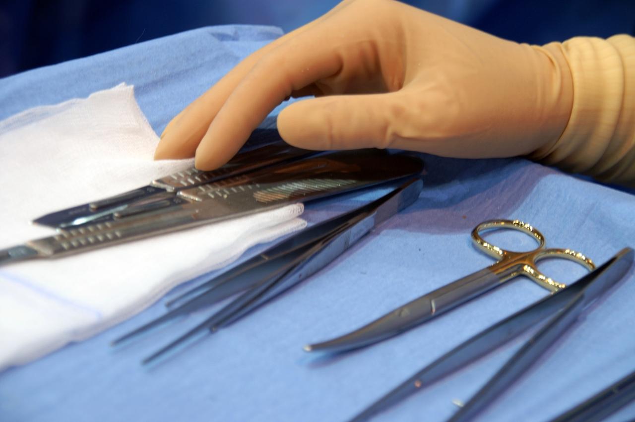 Москвичка осталась с кривым носом и загноившейся грудью после пластической операции