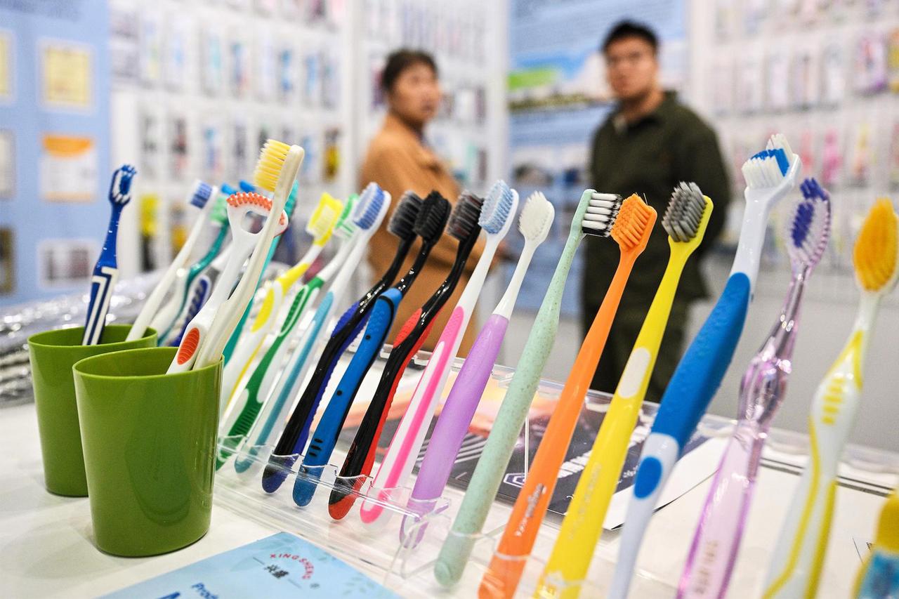 Москвичей научили правильно чистить зубы