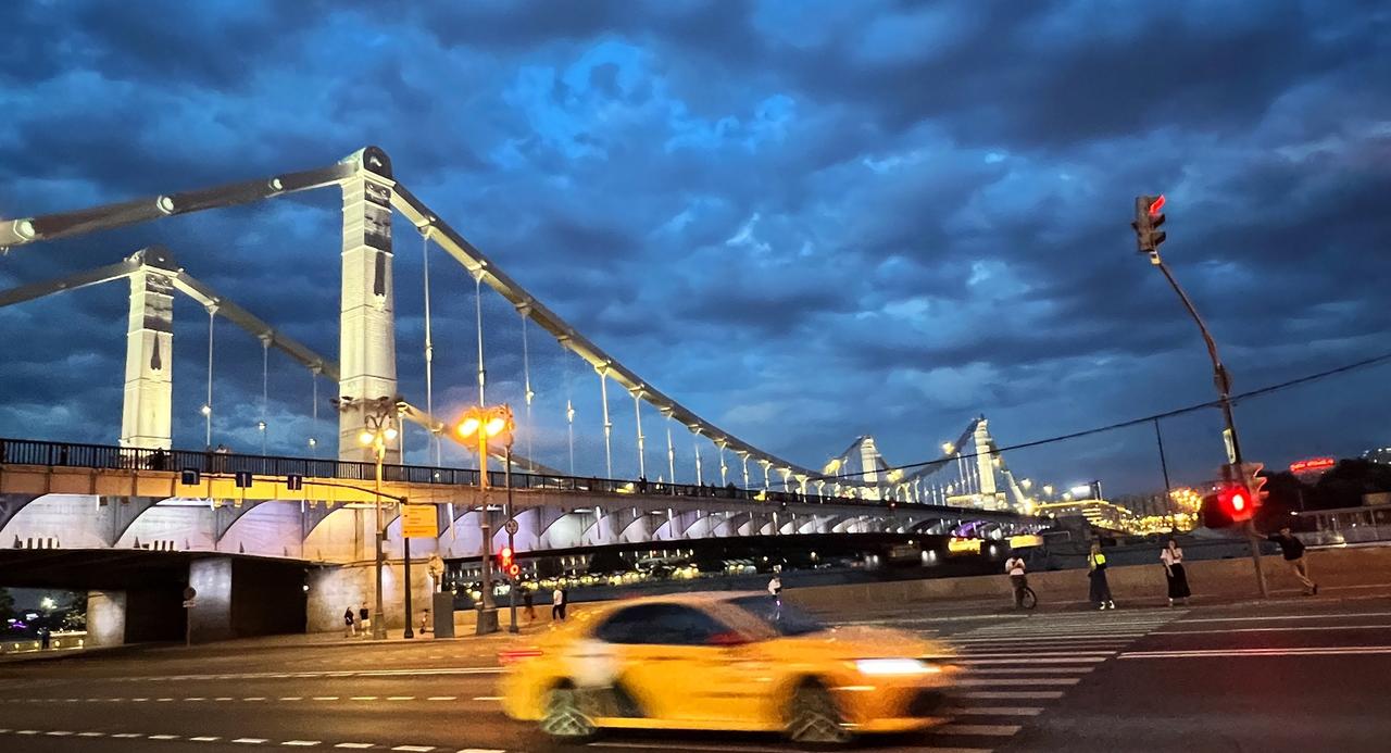 Москвичам пообещали облачную погоду с прояснениями