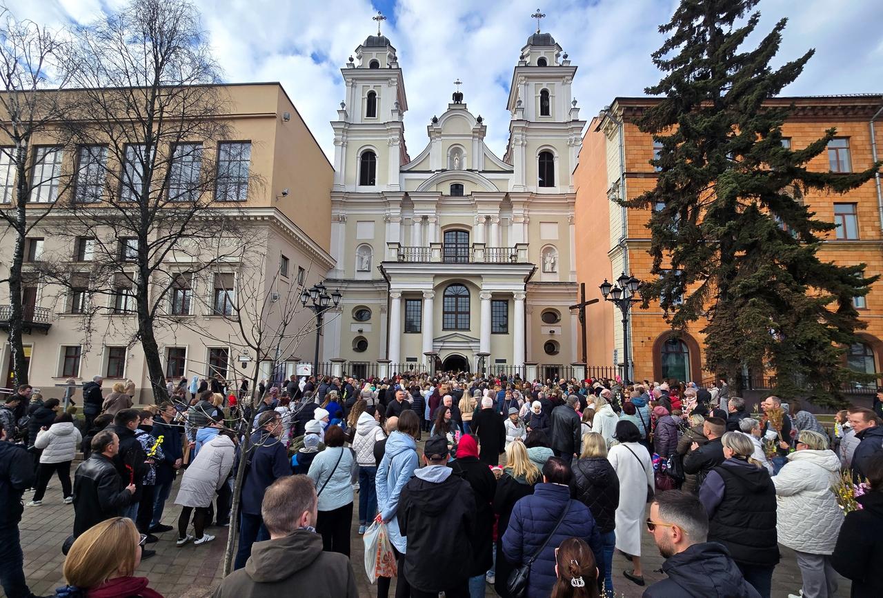 Москвичам пообещали мокрый снег в Пасху