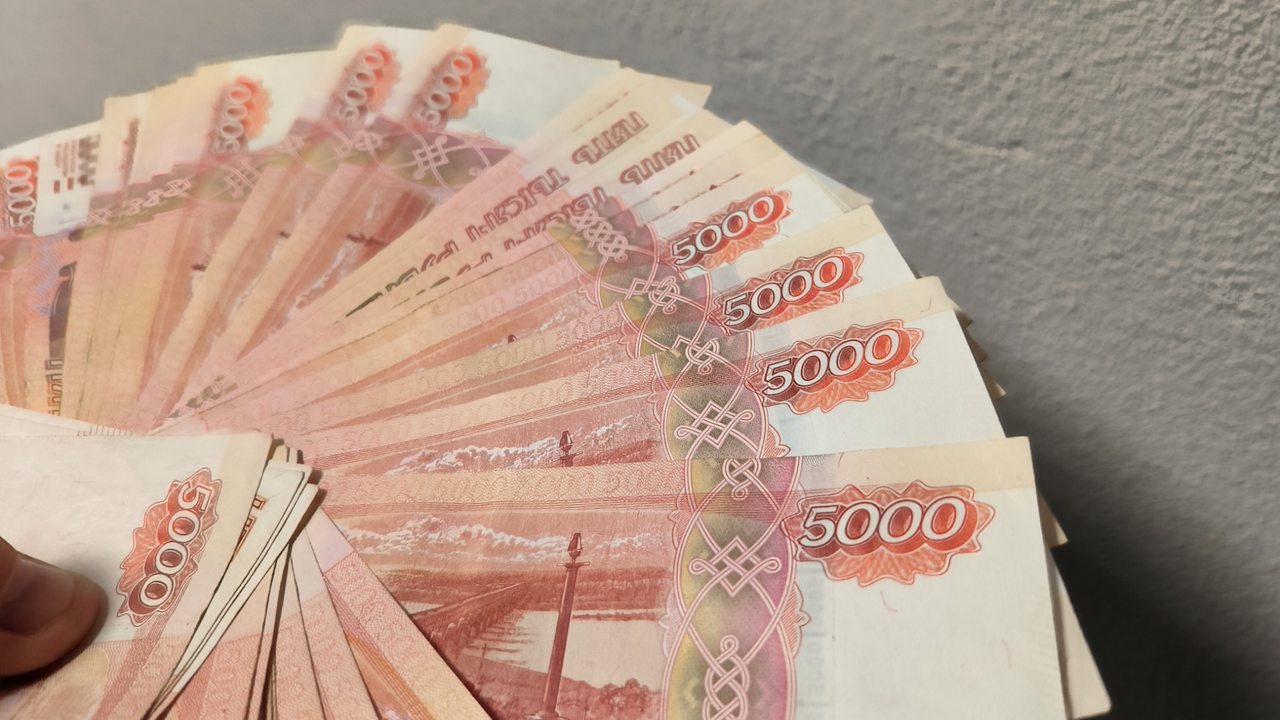 Самый сильный рост зарплат в январе зафиксировали в Москве и Алтайском крае