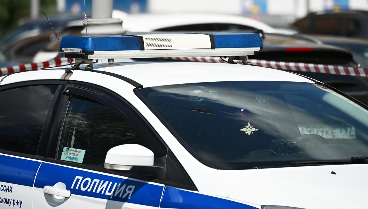 В Москве работник алкомаркета напал на посетителей с травматом