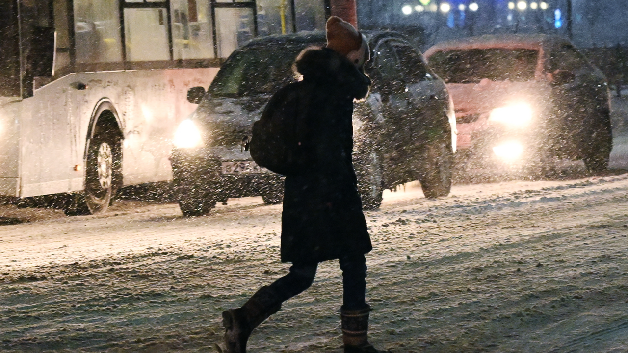 Москвичей попросили пересесть на метро из-за угрозы гололедицы