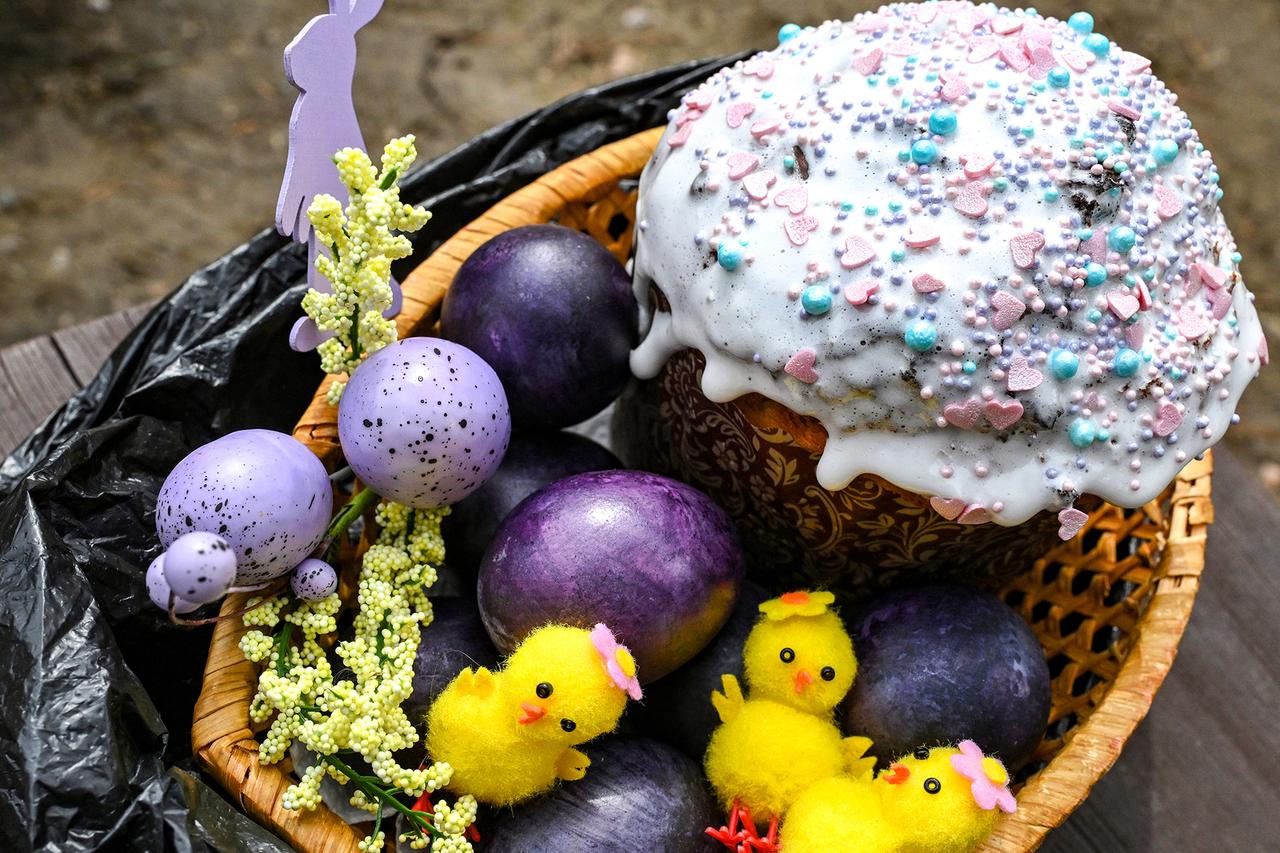 Москвичам раскрыли секрет создания «космического» дизайна пасхальных яиц