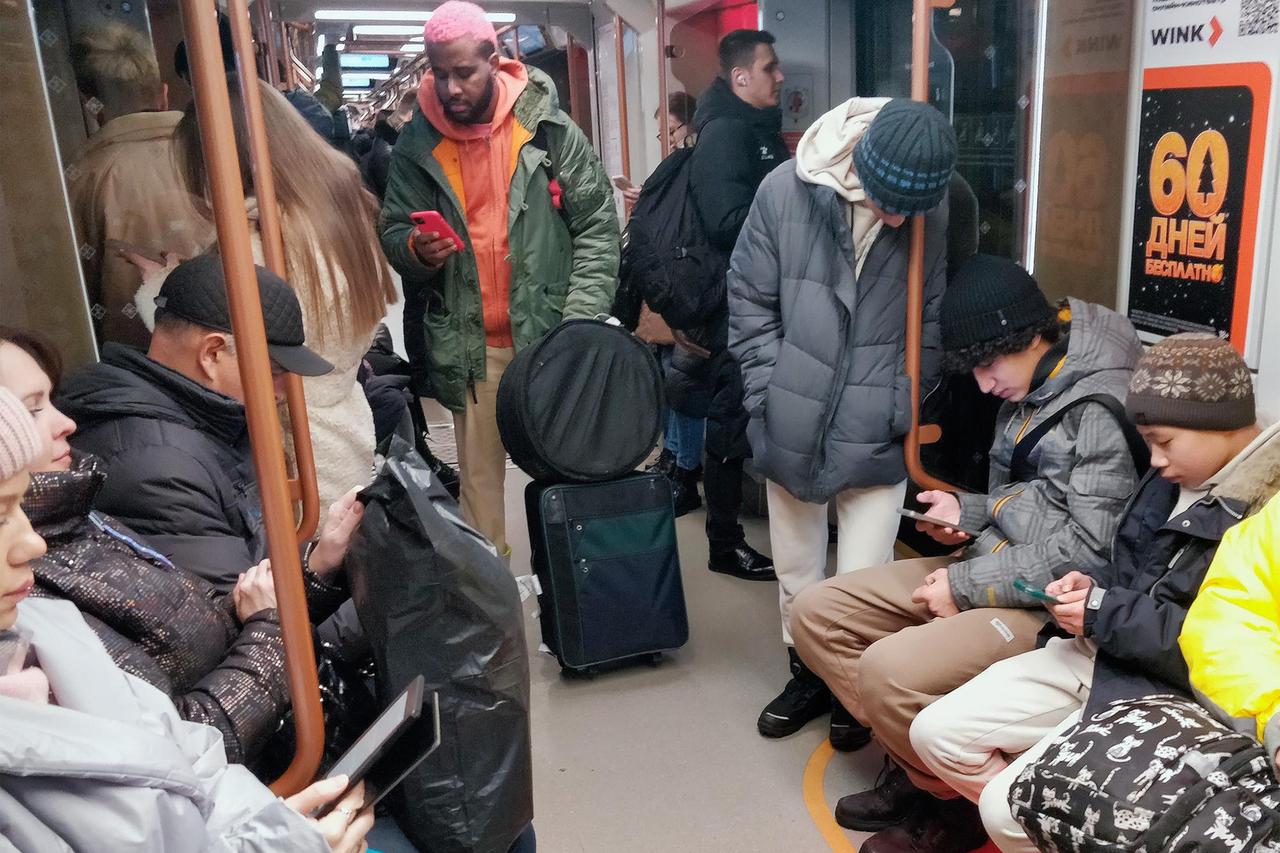 Москвичам раскрыли правила этикета при предложении сесть в транспорте