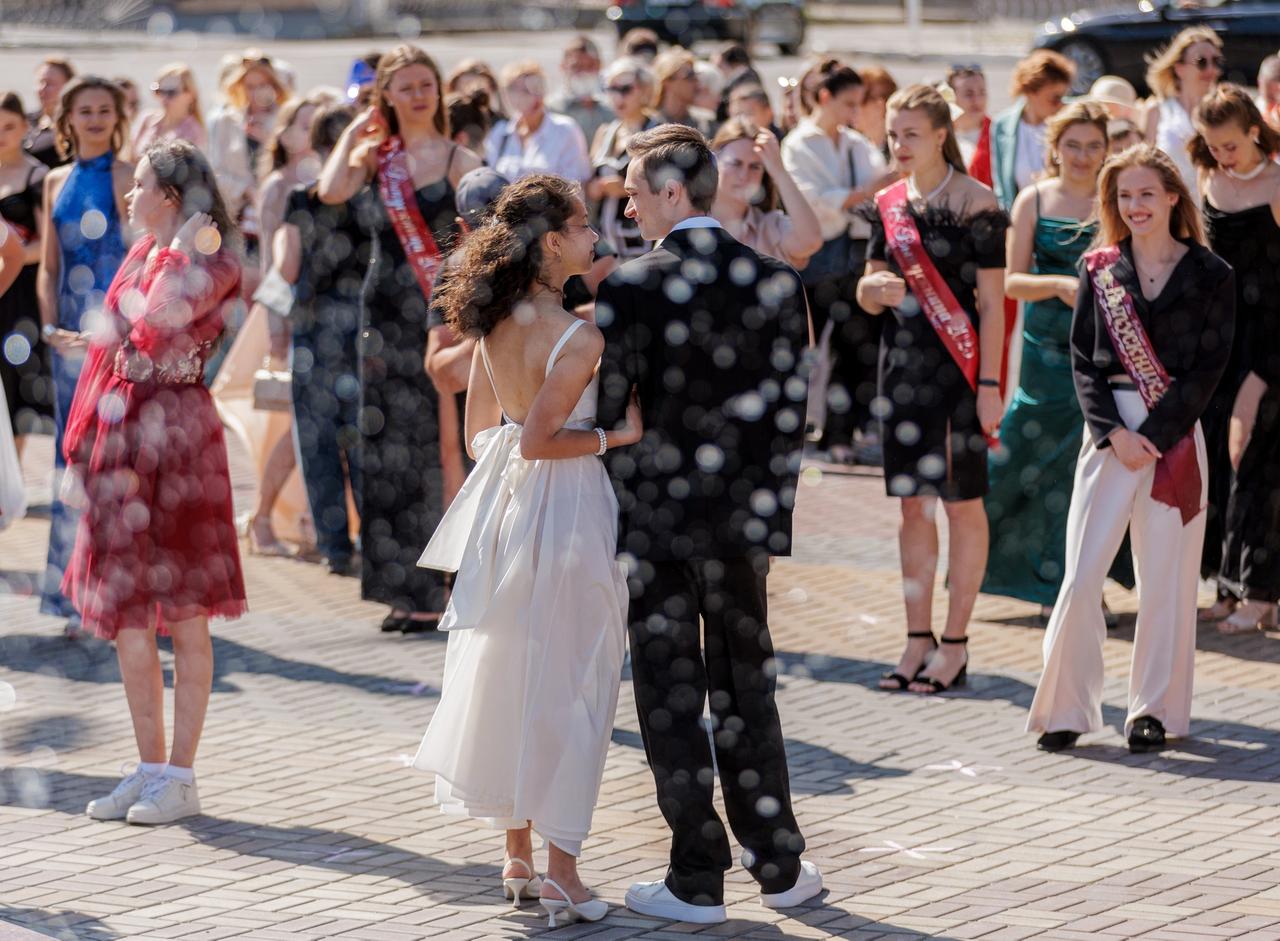 Минпросвещения назвало дату выпускных в российских школах