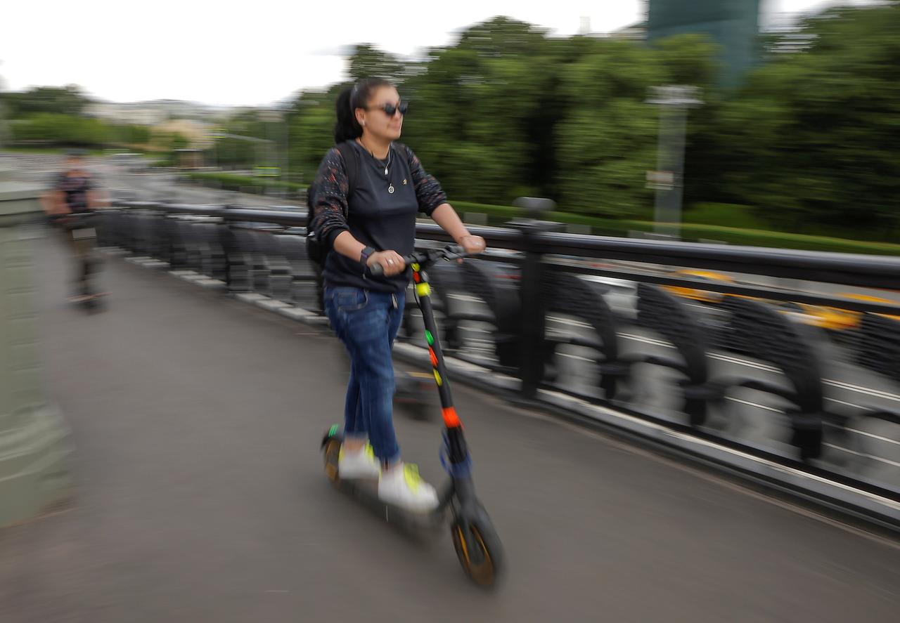 В Москве возобновили аренду самокатов и велосипедов